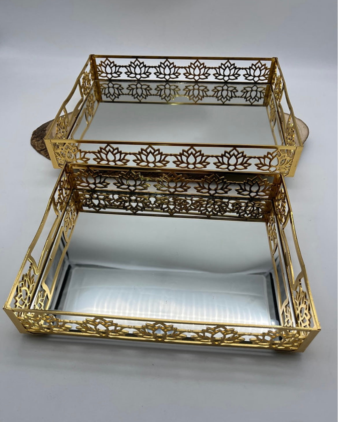 Plateau miroir doré – Design floral raffiné